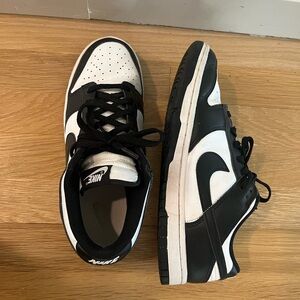 Panda dunks/ woman’s size 10/ great condition/ Nike